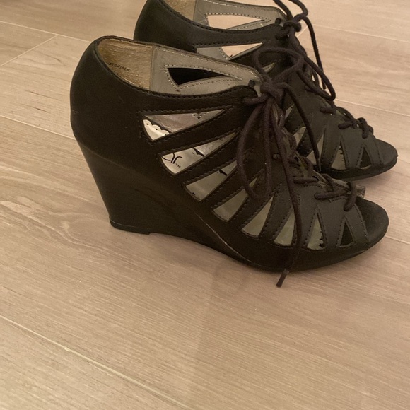 Peep toe lace up wedges - Picture 2 of 4